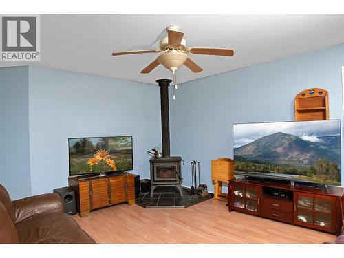 129 9Th Avenue S, Creston, BC - Indoor With Fireplace