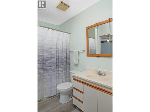 129 9Th Avenue S, Creston, BC - Indoor Photo Showing Bathroom