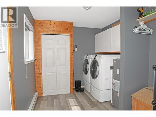 129 9Th Avenue S, Creston, BC - Indoor Photo Showing Laundry Room
