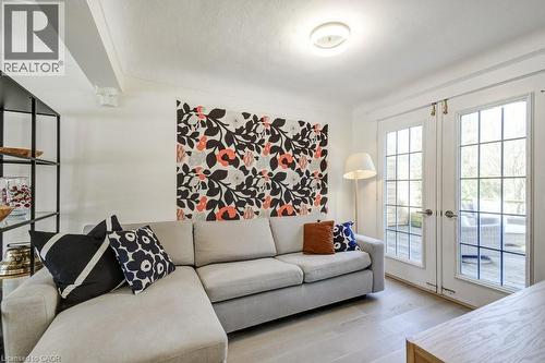 2180 Caroline Street, Burlington, ON - Indoor Photo Showing Living Room