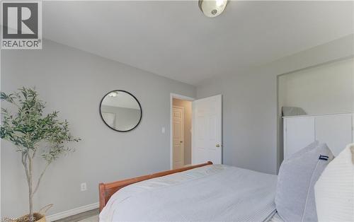 100 Johanna Drive, Cambridge, ON - Indoor Photo Showing Bedroom