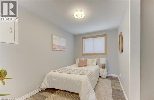100 Johanna Drive, Cambridge, ON - Indoor Photo Showing Bedroom