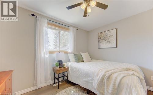 100 Johanna Drive, Cambridge, ON - Indoor Photo Showing Bedroom