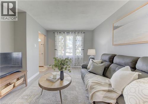 100 Johanna Drive, Cambridge, ON - Indoor Photo Showing Living Room