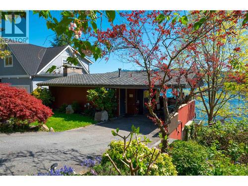 4455 HARRIS PLACE  North Vancouver, BC V7G 1E9