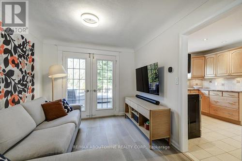 2180 Caroline Street, Burlington, ON - Indoor Photo Showing Living Room