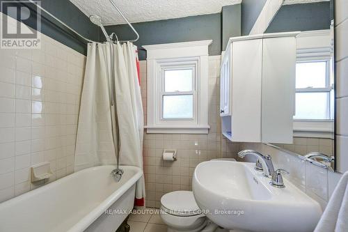 2180 Caroline Street, Burlington, ON - Indoor Photo Showing Bathroom
