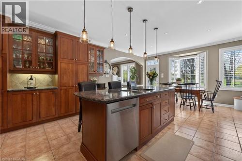 4266 Clubview Drive, Burlington, ON - Indoor Photo Showing Kitchen With Upgraded Kitchen