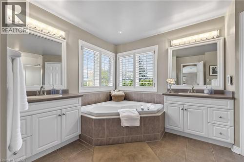4266 Clubview Drive, Burlington, ON - Indoor Photo Showing Bathroom