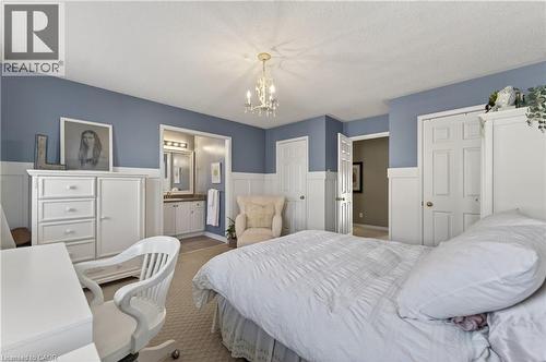 4266 Clubview Drive, Burlington, ON - Indoor Photo Showing Bedroom
