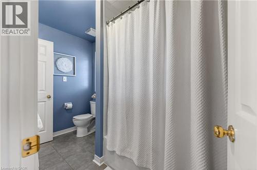 4266 Clubview Drive, Burlington, ON - Indoor Photo Showing Bathroom