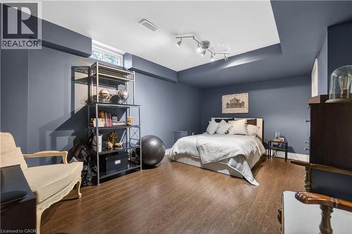 4266 Clubview Drive, Burlington, ON - Indoor Photo Showing Bedroom