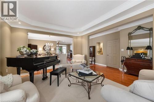4266 Clubview Drive, Burlington, ON - Indoor Photo Showing Living Room