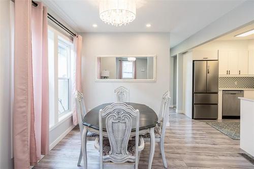 677 Jubilee Ave, Winnipeg, MB 