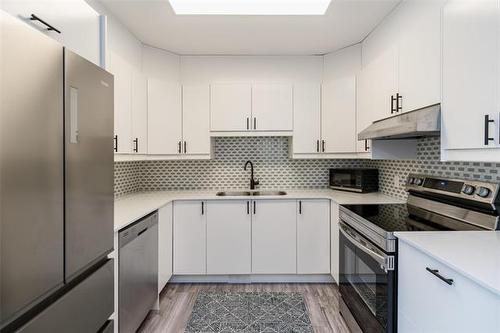 677 Jubilee Ave, Winnipeg, MB 