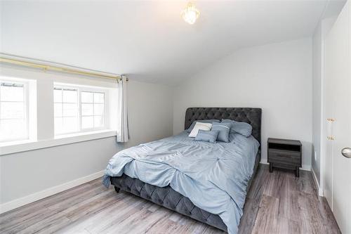 677 Jubilee Ave, Winnipeg, MB 