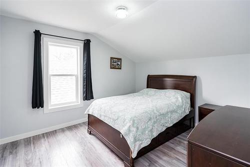 677 Jubilee Ave, Winnipeg, MB 