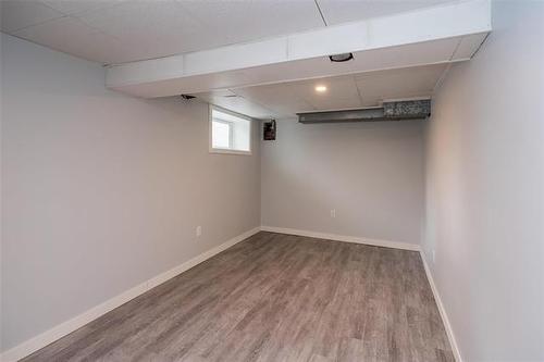 677 Jubilee Ave, Winnipeg, MB 