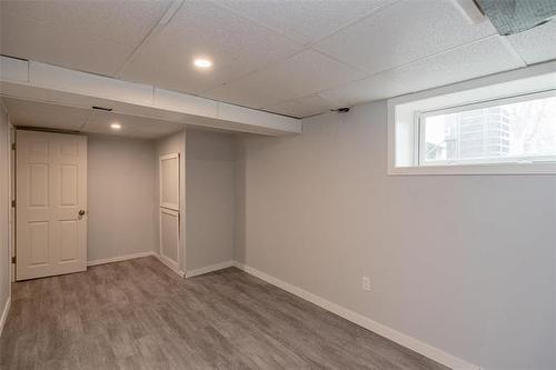677 Jubilee Ave, Winnipeg, MB 