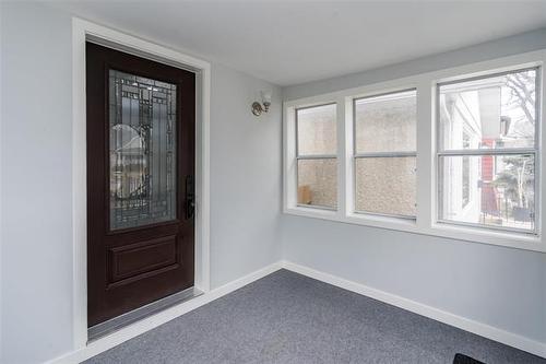 677 Jubilee Ave, Winnipeg, MB 