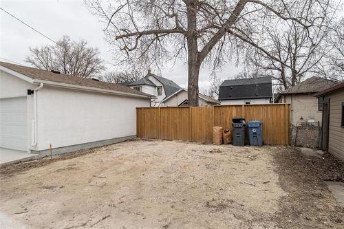 677 Jubilee Ave, Winnipeg, MB 