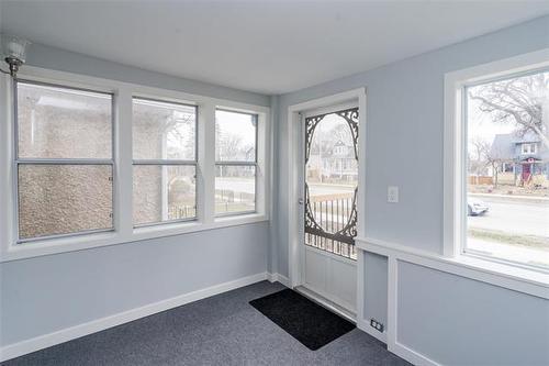 677 Jubilee Ave, Winnipeg, MB 
