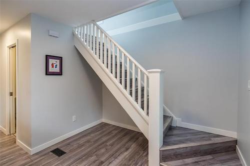 677 Jubilee Ave, Winnipeg, MB 