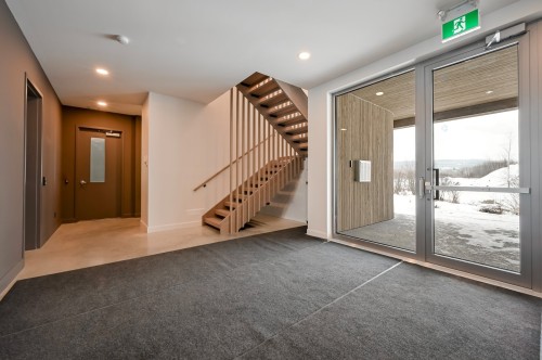 Hall d'entrée/Vestibule - 102-1565 Boul. De L'Innovation, Bromont, QC - Indoor Photo Showing Other Room