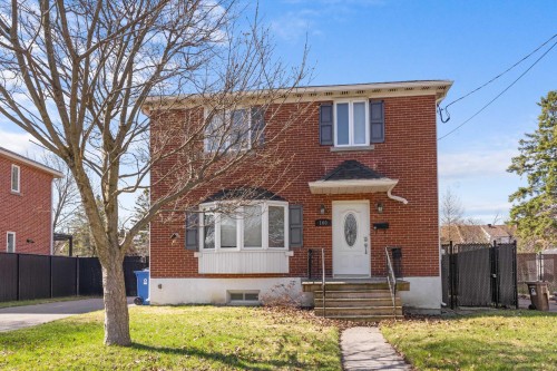 160 Rue Laperrière  Montréal (Saint-Laurent), QC H4N 2J9