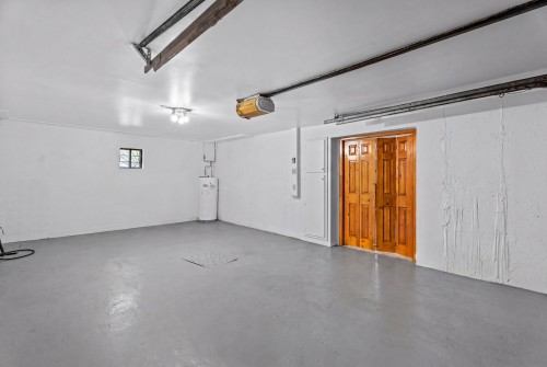 Garage - 131 Rue Des Bouleaux, Entrelacs, QC - Indoor Photo Showing Garage