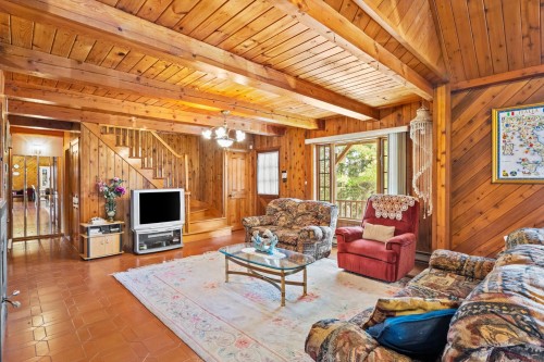 Salon - 131 Rue Des Bouleaux, Entrelacs, QC - Indoor Photo Showing Living Room
