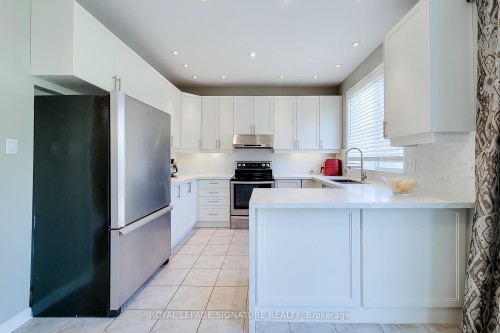 3798 Swiftdale Drive, Mississauga, ON - Indoor Photo Showing Kitchen With Upgraded Kitchen
