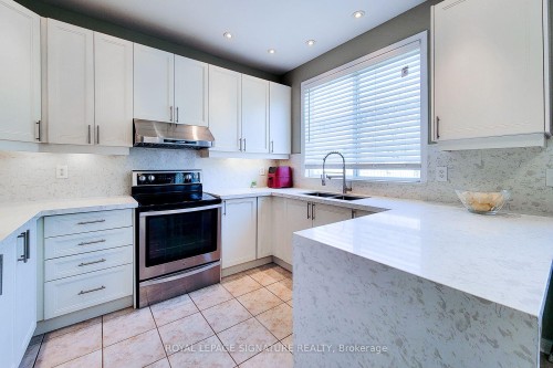3798 Swiftdale Drive, Mississauga, ON - Indoor Photo Showing Kitchen With Double Sink With Upgraded Kitchen