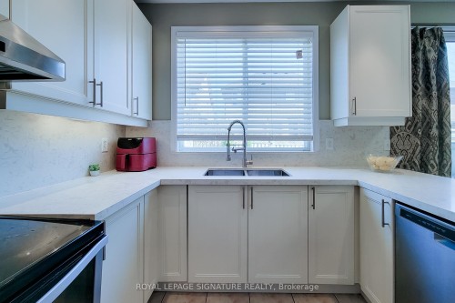 3798 Swiftdale Drive, Mississauga, ON - Indoor Photo Showing Kitchen With Double Sink
