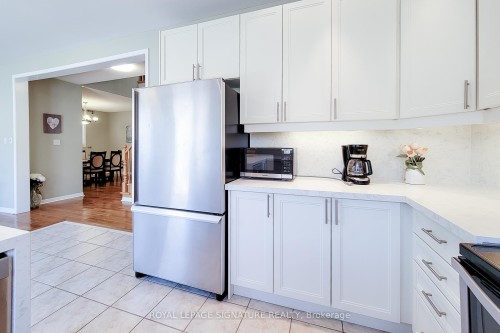 3798 Swiftdale Drive, Mississauga, ON - Indoor Photo Showing Kitchen