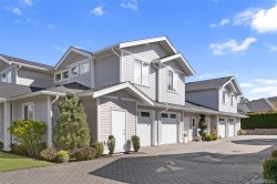 3-10490 Resthaven Dr Sidney, BC V8L 3H7