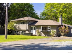 598 Cedarcrest Dr Colwood, BC V9C 1M3