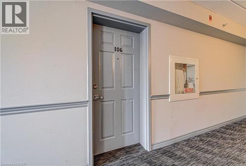 1490 Bishops Gate Unit# 106, Oakville, ON - Indoor Photo Showing Other Room