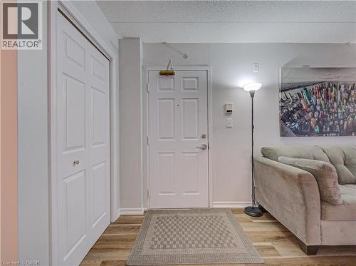 1490 Bishops Gate Unit# 106, Oakville, ON - Indoor Photo Showing Other Room