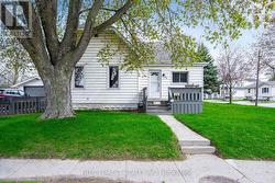 30 PARK AVENUE E Chatham-Kent (Chatham), ON N7M 3V5