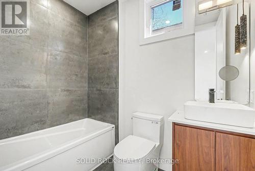 828 Alpine Avenue, Ottawa, ON - Indoor Photo Showing Bathroom