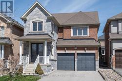 223 EMMA BROADBENT COURT  Newmarket, ON L3X 3K8