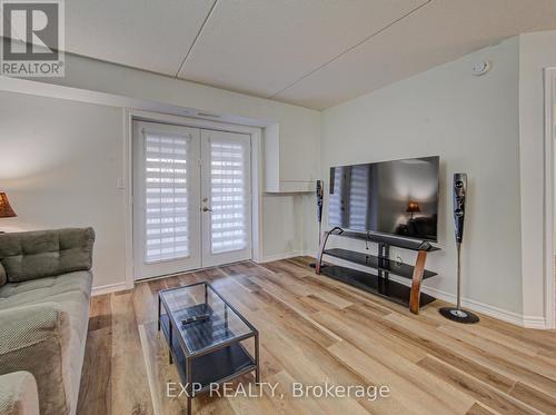 106 - 1490 Bishops Gate, Oakville, ON - Indoor Photo Showing Living Room