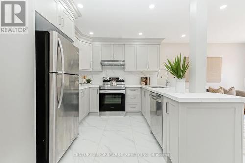 641 Macbeth Heights, Mississauga, ON - Indoor Photo Showing Kitchen