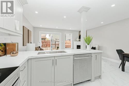 641 Macbeth Heights, Mississauga, ON - Indoor Photo Showing Kitchen
