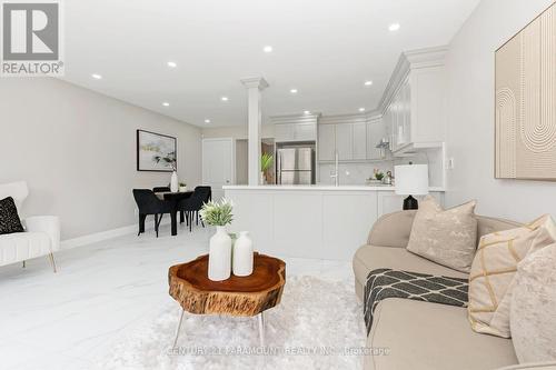641 Macbeth Heights, Mississauga, ON - Indoor Photo Showing Living Room