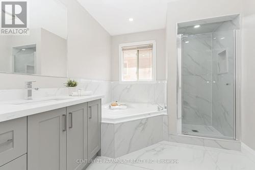 641 Macbeth Heights, Mississauga, ON - Indoor Photo Showing Bathroom