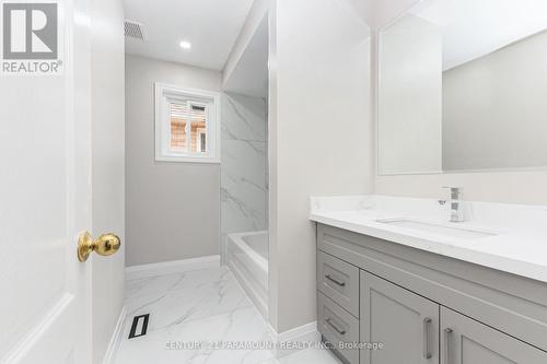 641 Macbeth Heights, Mississauga, ON - Indoor Photo Showing Bathroom