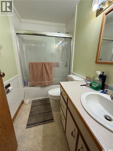 737 Third Street, Estevan, SK - Indoor Photo Showing Bathroom