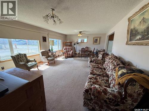 737 Third Street, Estevan, SK - Indoor Photo Showing Living Room